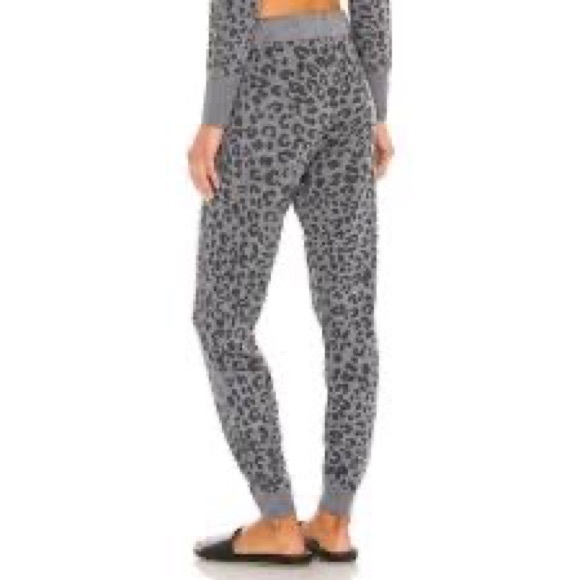 Heartloom Iris Joggers in Carcoal - Picture 3 of 7